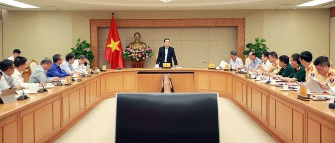 Phó Thủ tướng Trần Hồng Hà giãn chu kỳ đăng kiểm ô tô dưới 9 chỗ