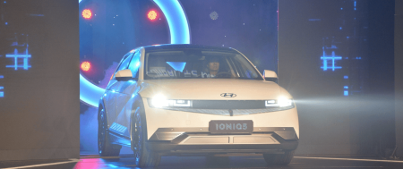 Hyundai Ioniq 5  sẽ mở bán tháng 6 với giá tương đương VF 8